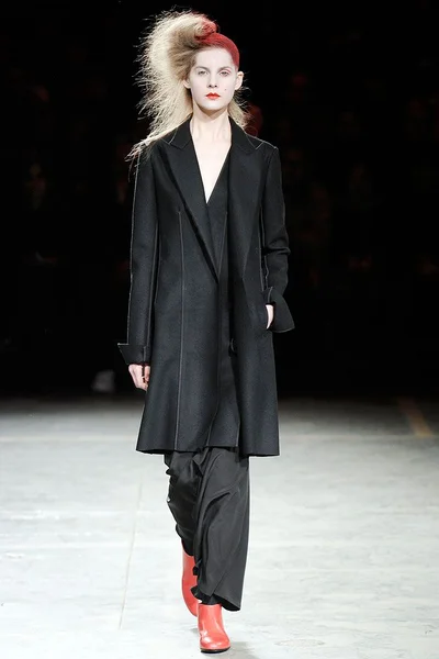 Look 3